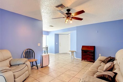 Condominio en venta en Port Richey, Florida, 2 dormitorios, 92.25 m2 № 2100087 - foto 17