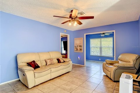 Condominio en venta en Port Richey, Florida, 2 dormitorios, 92.25 m2 № 2100087 - foto 15
