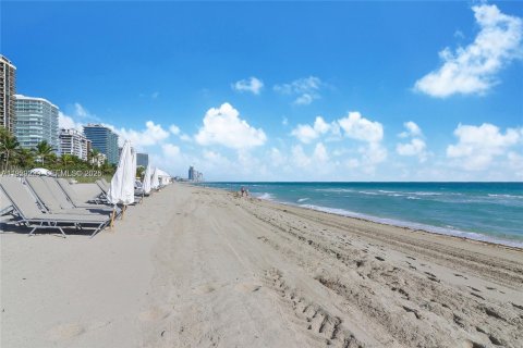 Copropriété à louer à Bal Harbour, Floride: 2 chambres, 182.09 m2 № 2018094 - photo 10