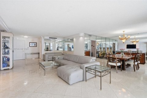 Copropriété à louer à Bal Harbour, Floride: 2 chambres, 182.09 m2 № 2018094 - photo 29