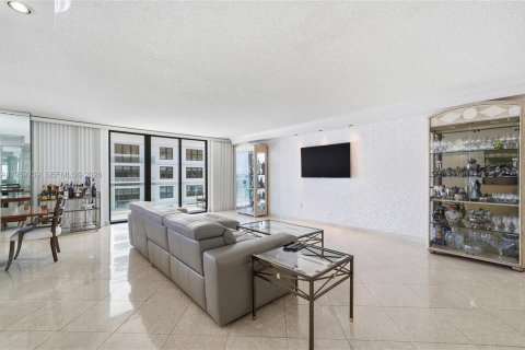 Copropriété à louer à Bal Harbour, Floride: 2 chambres, 182.09 m2 № 2018094 - photo 26