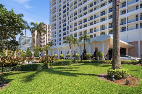 Copropriété à louer à Bal Harbour, Floride: 2 chambres, 182.09 m2 № 2018094 - photo 14
