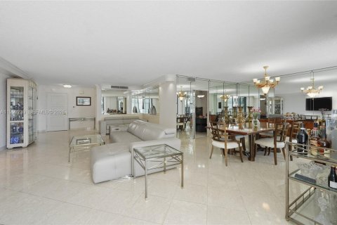 Copropriété à louer à Bal Harbour, Floride: 2 chambres, 182.09 m2 № 2018094 - photo 30