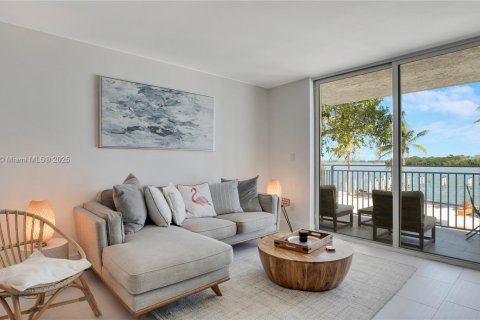 Кондоминиум с 2 спальнями в Майами, Флорида № 2018205