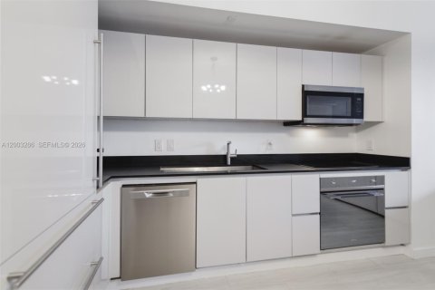 Condo in Miami, Florida, 1 bedroom  № 2066505 - photo 15