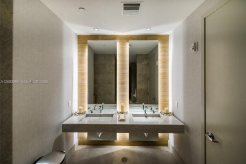 Condo in Miami, Florida, 1 bedroom  № 2066505 - photo 29