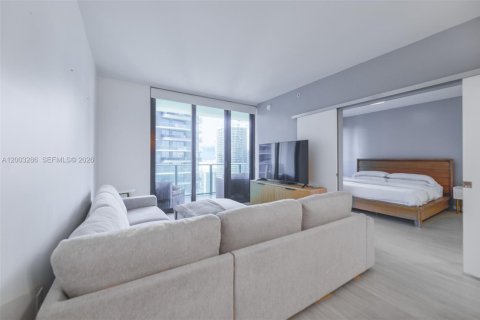 Condo in Miami, Florida, 1 bedroom  № 2066505 - photo 2