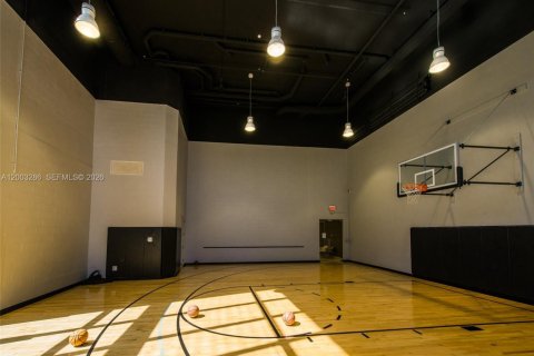 Condo in Miami, Florida, 1 bedroom  № 2066505 - photo 1