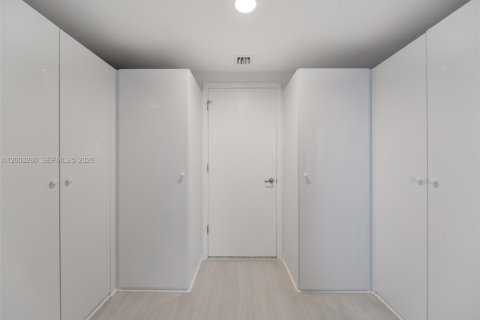 Condo in Miami, Florida, 1 bedroom  № 2066505 - photo 11