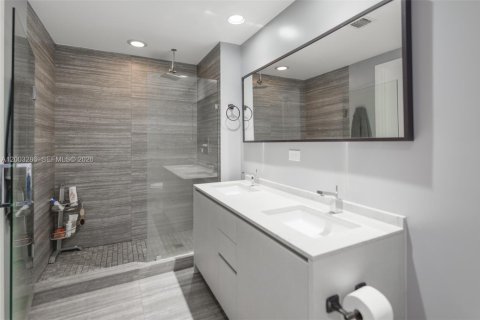 Condo in Miami, Florida, 1 bedroom  № 2066505 - photo 12