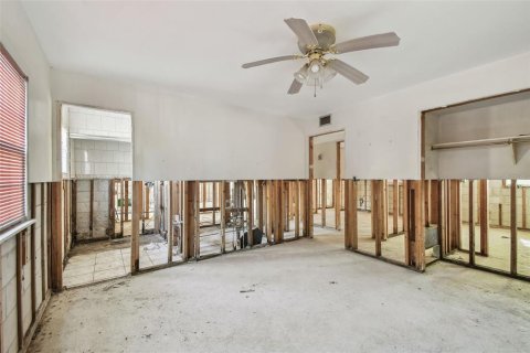 House in Tampa, Florida 3 bedrooms, 157.56 sq.m. № 1575007 - photo 6
