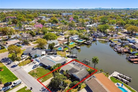 House in Tampa, Florida 3 bedrooms, 157.56 sq.m. № 1575007 - photo 22