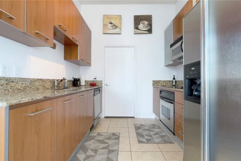 Condo in Miami, Florida, 2 bedrooms  № 2063004 - photo 5