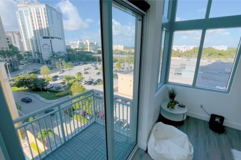 Condo in Miami, Florida, 2 bedrooms  № 2063004 - photo 7