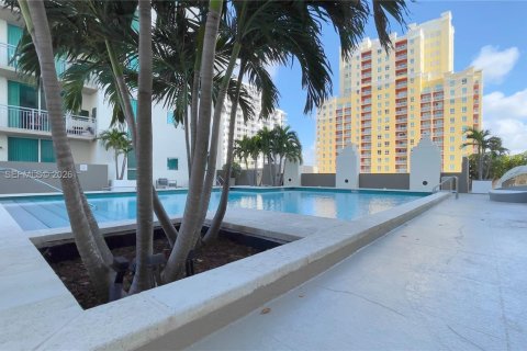 Condo in Miami, Florida, 2 bedrooms  № 2063004 - photo 25