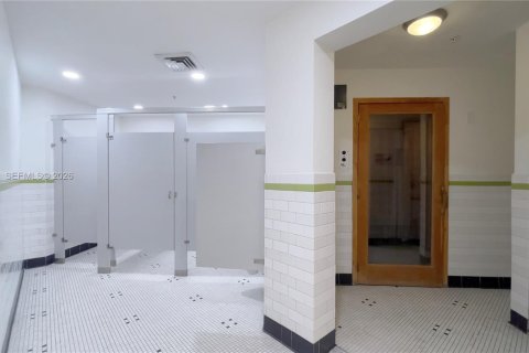 Condo in Miami, Florida, 2 bedrooms  № 2063004 - photo 22