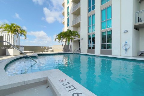 Condo in Miami, Florida, 2 bedrooms  № 2063004 - photo 27