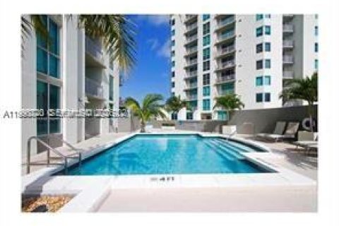 Condo in Miami, Florida, 2 bedrooms  № 2063004 - photo 24