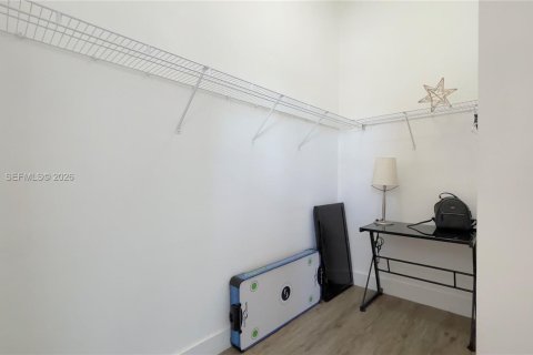 Condo in Miami, Florida, 2 bedrooms  № 2063004 - photo 17