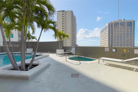 Condo in Miami, Florida, 2 bedrooms  № 2063004 - photo 28