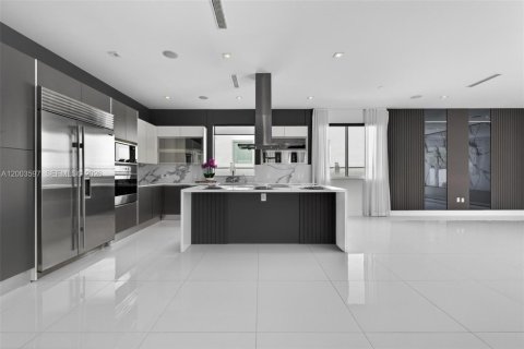 Купить виллу или дом в Дорал, Флорида 5 спален, 328.6м2, № 2068152 - фото 10