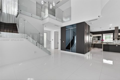 Купить виллу или дом в Дорал, Флорида 5 спален, 328.6м2, № 2068152 - фото 8