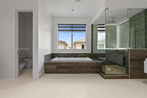 Купить виллу или дом в Дорал, Флорида 5 спален, 328.6м2, № 2068152 - фото 28