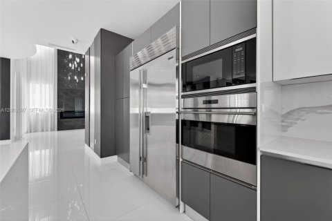 Купить виллу или дом в Дорал, Флорида 5 спален, 328.6м2, № 2068152 - фото 15