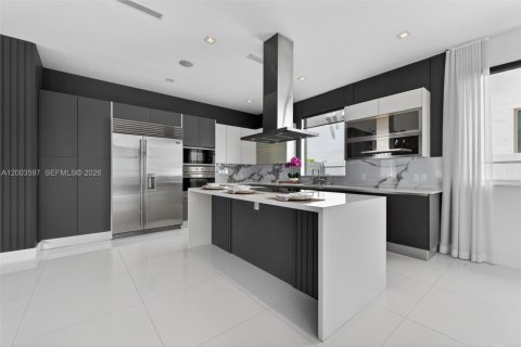 Купить виллу или дом в Дорал, Флорида 5 спален, 328.6м2, № 2068152 - фото 13