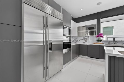 Купить виллу или дом в Дорал, Флорида 5 спален, 328.6м2, № 2068152 - фото 11