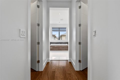Купить виллу или дом в Дорал, Флорида 5 спален, 328.6м2, № 2068152 - фото 27