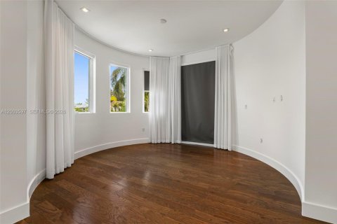 Купить виллу или дом в Дорал, Флорида 5 спален, 328.6м2, № 2068152 - фото 26