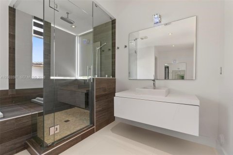 Купить виллу или дом в Дорал, Флорида 5 спален, 328.6м2, № 2068152 - фото 30
