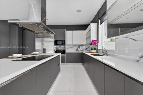 Купить виллу или дом в Дорал, Флорида 5 спален, 328.6м2, № 2068152 - фото 14