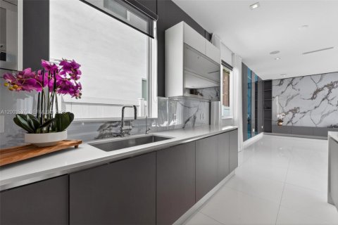 Купить виллу или дом в Дорал, Флорида 5 спален, 328.6м2, № 2068152 - фото 16