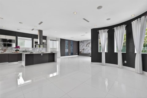 Купить виллу или дом в Дорал, Флорида 5 спален, 328.6м2, № 2068152 - фото 9