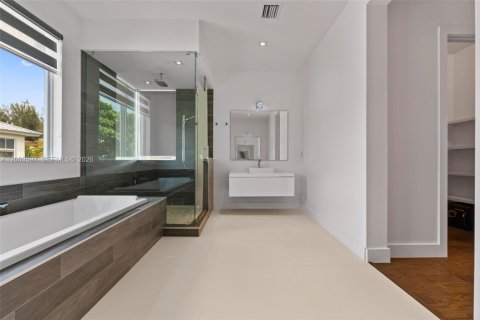 Купить виллу или дом в Дорал, Флорида 5 спален, 328.6м2, № 2068152 - фото 29