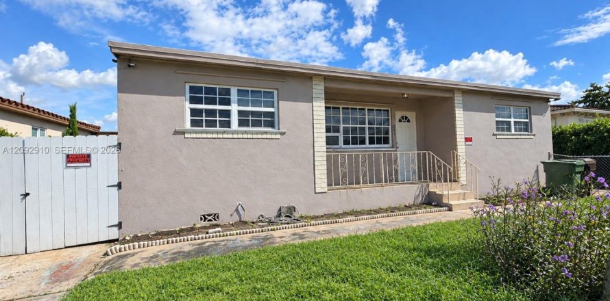 Casa en Hialeah, Florida 4 dormitorios, 210.52 m2 № 2388417