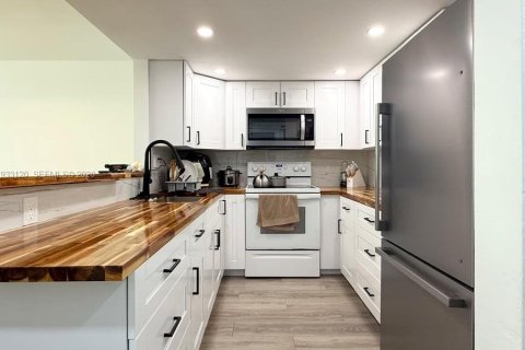 Condominio en alquiler en Miami, Florida, 1 dormitorio, 67.82 m2 № 1995385 - foto 19