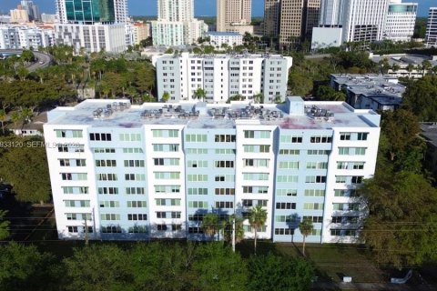 Condominio en Miami, Florida, 1 dormitorio  № 1995385