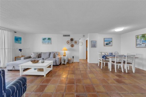 Кондоминиум с 2 спальнями в Майами-Бич, Флорида № 2005273