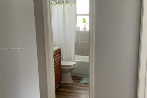 Снять в аренду квартиру в Форт-Лодердейл, Флорида 2 спальни, 74.32м2, № 2013809 - фото 11