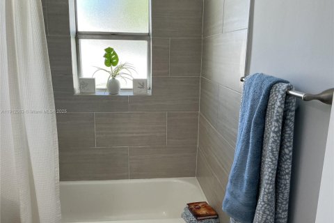 Снять в аренду квартиру в Форт-Лодердейл, Флорида 2 спальни, 74.32м2, № 2013809 - фото 21