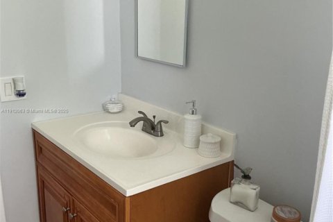 Снять в аренду квартиру в Форт-Лодердейл, Флорида 2 спальни, 74.32м2, № 2013809 - фото 13