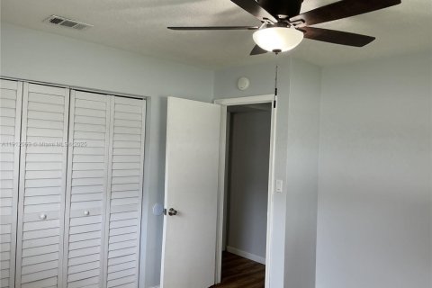 Снять в аренду квартиру в Форт-Лодердейл, Флорида 2 спальни, 74.32м2, № 2013809 - фото 15