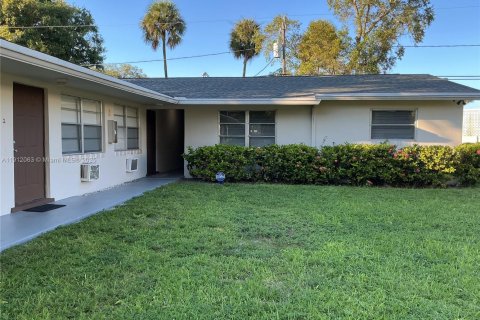 Снять в аренду квартиру в Форт-Лодердейл, Флорида 2 спальни, 74.32м2, № 2013809 - фото 3