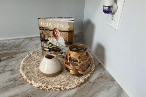 Снять в аренду квартиру в Форт-Лодердейл, Флорида 2 спальни, 74.32м2, № 2013809 - фото 9