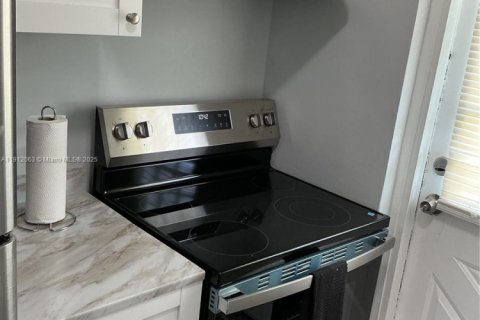 Снять в аренду квартиру в Форт-Лодердейл, Флорида 2 спальни, 74.32м2, № 2013809 - фото 7