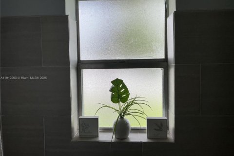 Снять в аренду квартиру в Форт-Лодердейл, Флорида 2 спальни, 74.32м2, № 2013809 - фото 10