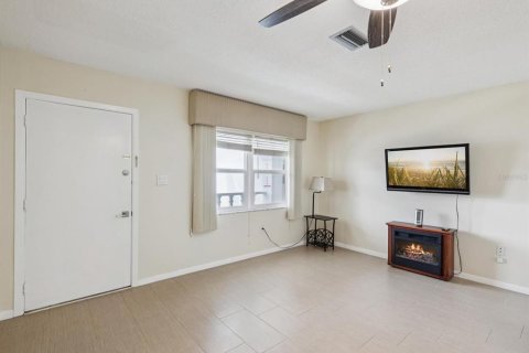 Copropriété à vendre à New Port Richey, Floride: 1 chambre, 62.43 m2 № 1910326 - photo 11
